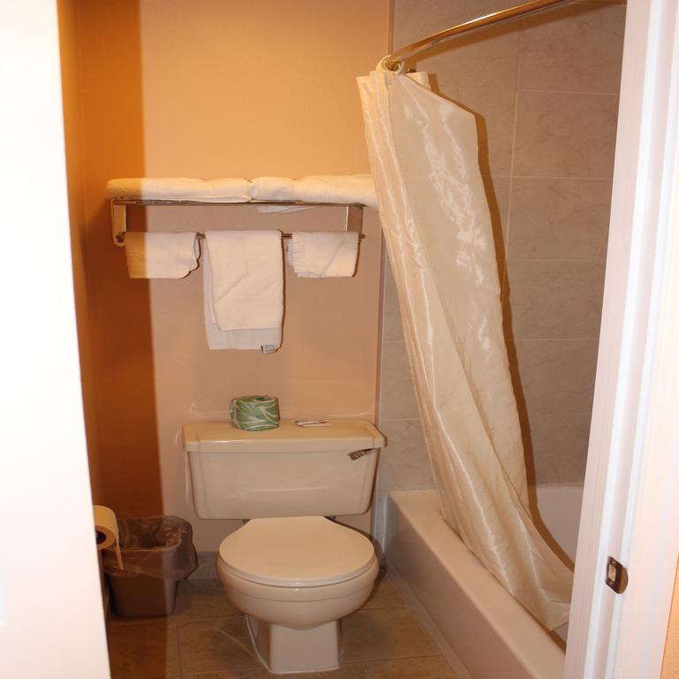 Budget Inn Lynchburg And Bedford Goode Room photo