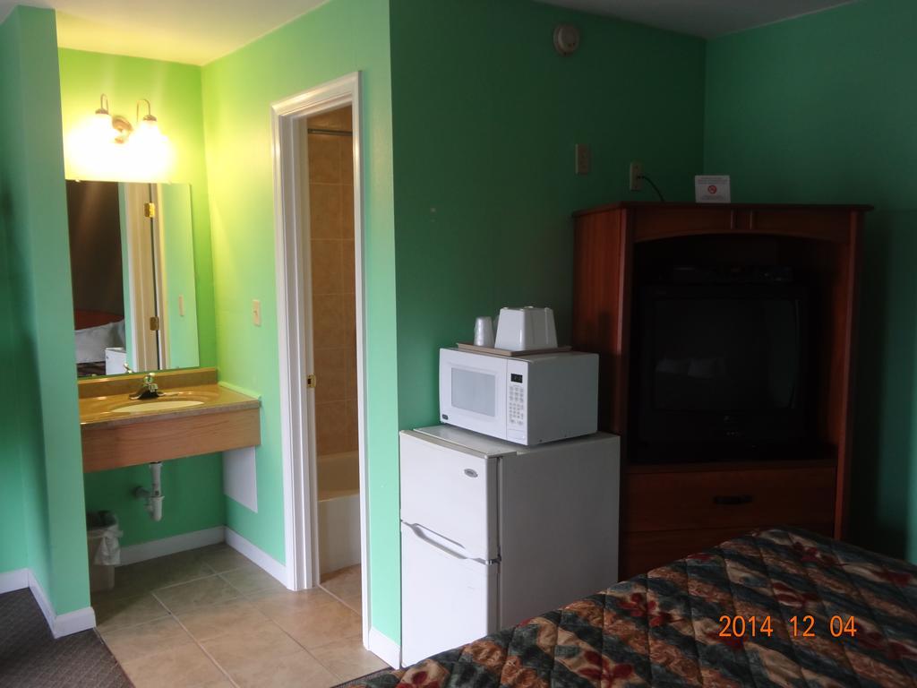 Budget Inn Lynchburg And Bedford Goode Room photo